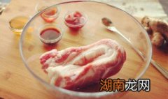 泡菜炒五花肉的做法 泡菜炒五花肉的做法视频