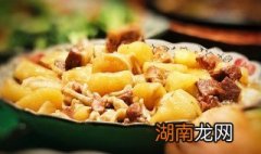 胡萝卜莴笋炒瘦肉