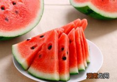 吃西瓜可以喝茶吗 西瓜不能和什么一起吃