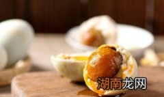 泡盐蛋怎么泡出油 泡盐蛋泡出油的方法