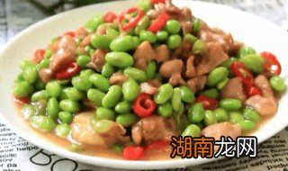 香菇炒毛豆怎么做好吃 鸡杂香菇炒毛豆的做法
