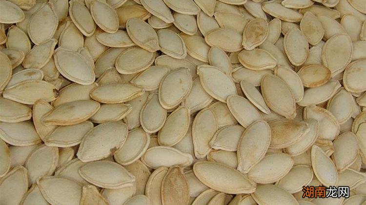 生南瓜子的功效与作用 生南瓜子的功效与作用及禁忌