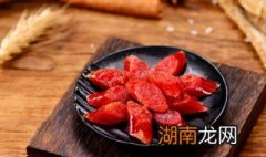 辣椒炒腊肠的家常做法 尖椒炒腊肠的家常做法