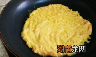 小南瓜鸡蛋饼的做法 南瓜鸡蛋小饼怎么做