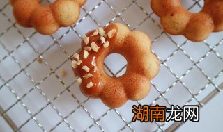 焦糖香蕉花环包怎么做