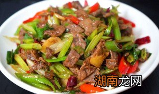 芹菜牛肉干锅如何做 芹菜牛肉干锅的做法