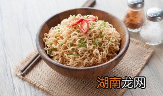 正宗爆炒方便面做法 正宗爆炒方便面做法步骤