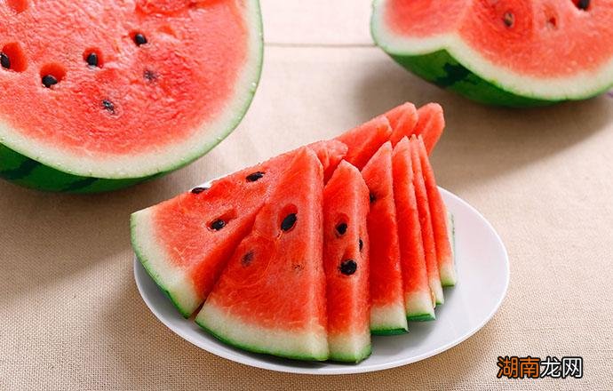 西瓜吃多了有什么坏处 西瓜吃多了会不会发胖
