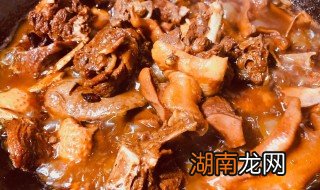 怎么做铁锅炖大鹅 怎么做铁锅炖大鹅肉