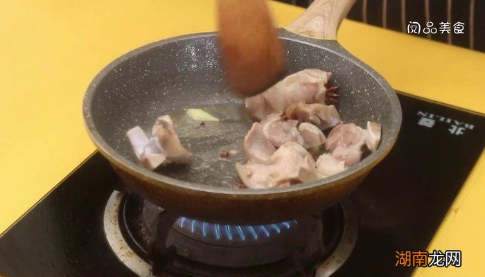 胡萝卜炖猪脚的做法 胡萝卜炖猪脚怎么做好吃