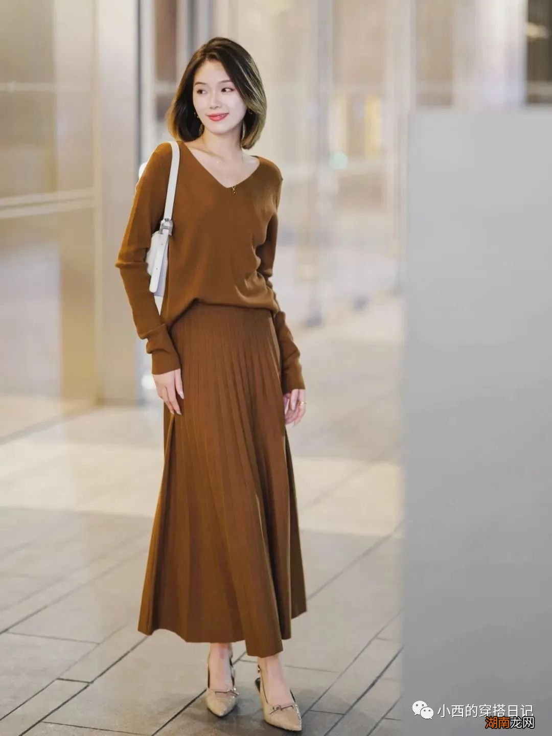 今年的半裙,越长越时髦