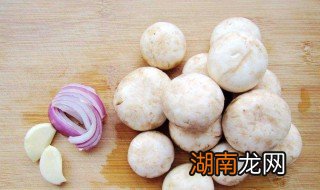 口蘑炒肉片前要焯水吗 口蘑炒肉片前要不要焯水