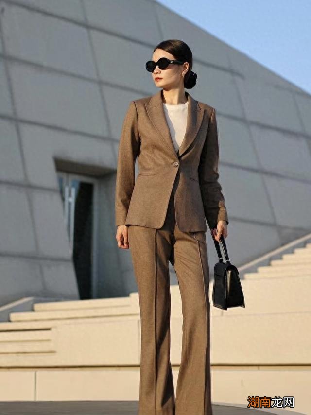 今年秋冬最流行的穿搭:美拉德配色,太惊艳了!