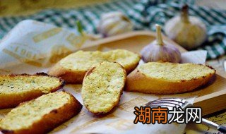 如何做软的蒜蓉法棍 做软的蒜蓉法棍方法