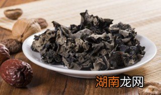 葱头木耳炒肉的做法是什么 葱头炒木耳怎么做好吃窍门