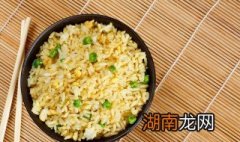 酸菜银芽蛋炒饭怎么做 酸菜银芽蛋炒饭怎么做的