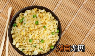 酸菜银芽蛋炒饭怎么做 酸菜银芽蛋炒饭怎么做的