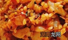 龙虾丸圆白菜炒饭怎么做的 龙虾丸圆白菜炒饭怎么做