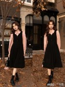 秋天长裙还是基础色耐看！“黑灰蓝”三色上身，能甩他人好几条街