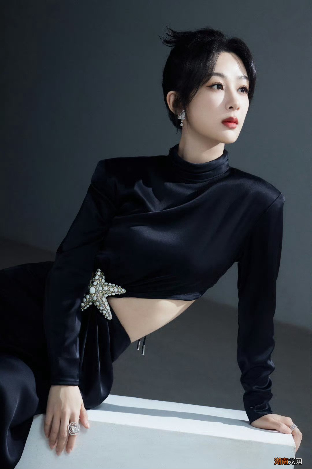 杨紫风格大变 大胆尝试性感风格