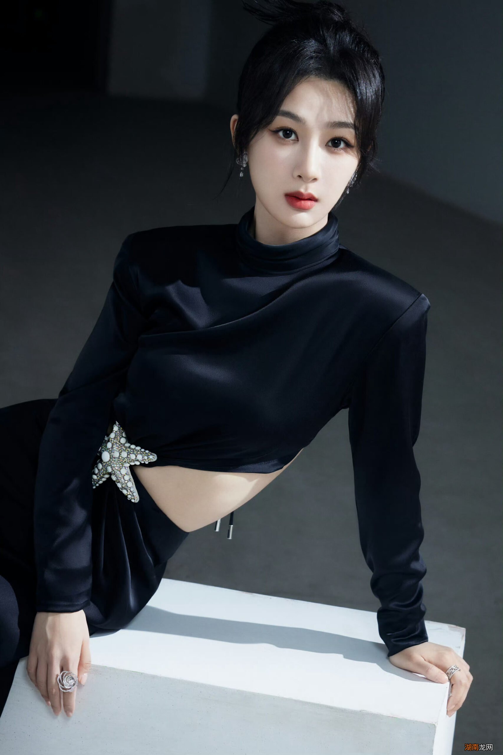 杨紫风格大变 大胆尝试性感风格