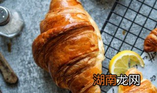 葱花肉松牛角包的做法 关于葱花肉松牛角包的做法