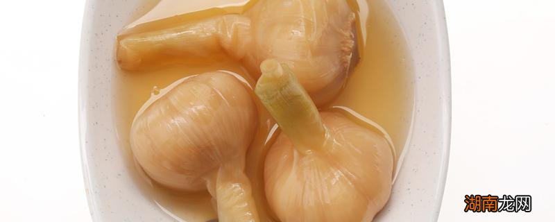 糖醋蒜可以用白醋和食醋混合泡吗 糖醋蒜水反复用几年