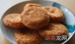 南瓜饼简单的制作方法 南瓜饼简单的制作方法视频教程