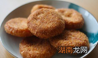 南瓜饼简单的制作方法 南瓜饼简单的制作方法视频教程