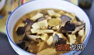 鲜蘑菇炖豆腐的家常做法 鲜蘑菇炖豆腐怎么做