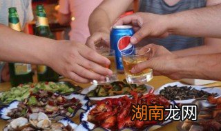 吃小龙虾不能喝酒吗 吃小龙虾不能喝什么酒