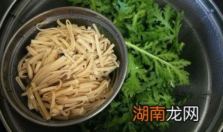 茼蒿豆腐皮凉拌 豆腐丝拌蒿叶教程