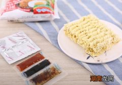 方便面没泡熟可以吃吗 方便面干吃好还是泡着吃好