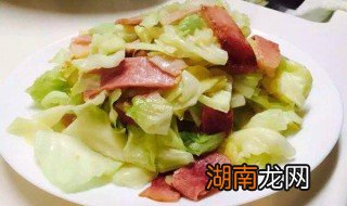 培根炒圆白菜 培根炒白菜的做法
