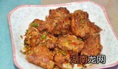 椒盐香排骨 香酥诱人的椒盐排骨的制作方法