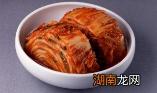 泡菜虾仁炒饭的做法 鲜虾泡菜炒饭怎么做