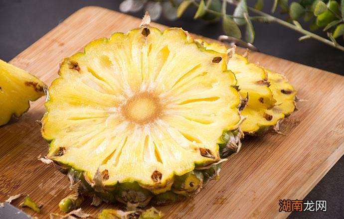 菠萝自己在家怎么削皮 怎么快速去菠萝皮