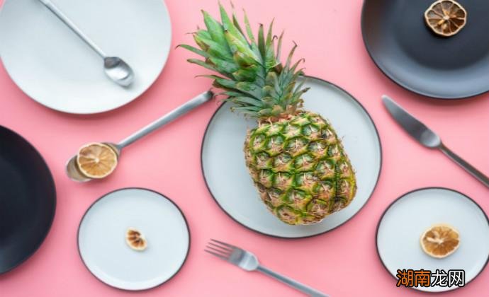 带皮的菠萝能放冰箱吗 切好的菠萝可以放冰箱吗