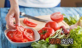 西红柿怎么烧好吃 西红柿怎么烧好吃西葫芦怎么做才好吃