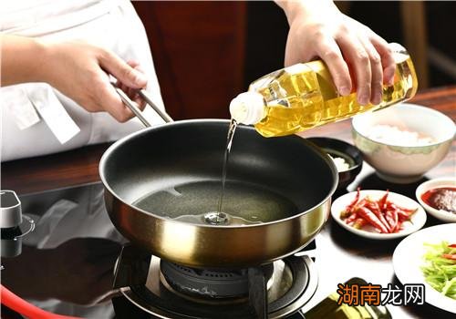 炒茄子要加水吗 炒茄子前为什么要用水泡