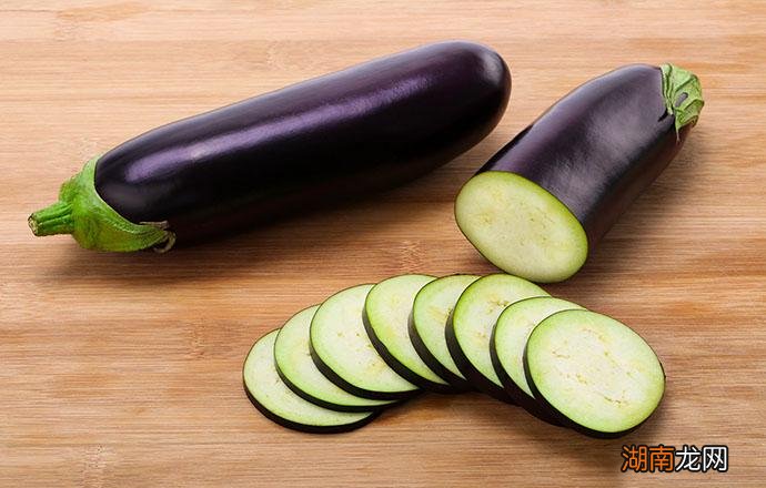 茄子带皮好还是去皮好 吃茄子有什么好的功效