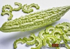 苦瓜炒鸡蛋去皮吗 苦瓜瓤可以吃吗
