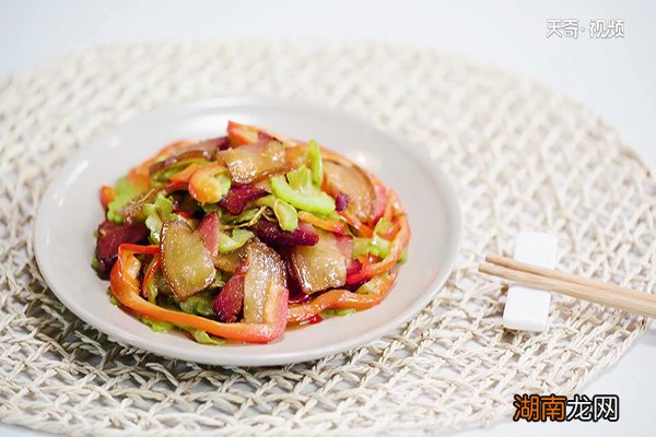 苦瓜炒腊肉的做法