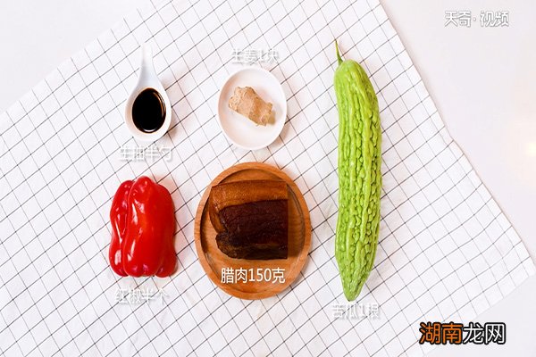 苦瓜炒腊肉的做法