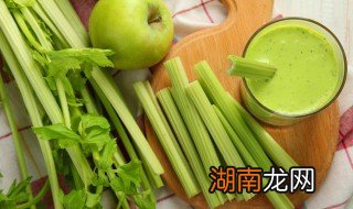 核桃仁拌芹菜的做法 核桃仁拌芹菜怎么做