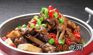 红烧鹅块炖土豆好吃吗 红烧鹅块炖土豆