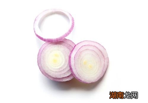 凉拌洋葱可以过夜吃吗 洋葱生吃好还是熟吃好