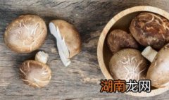 蚝豉冬菇焖猪肚 蚝豉冬菇焖猪肚怎么做