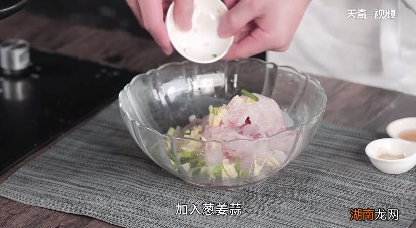 牡丹鱼片怎么做 牡丹鱼片的制作方法是什么
