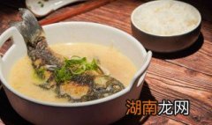 炖鲫鱼的窍门 炖出的鲫鱼汤是奶白色做法技巧